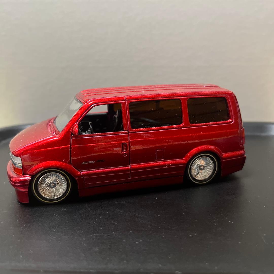 シボレーアストロ　プルバックカー　赤