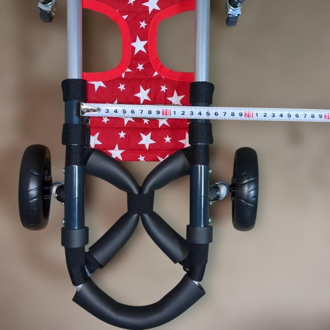 ワンちゃん4輪　リハビリ　食事補助　犬用車椅子　体制維持　犬の歩行器