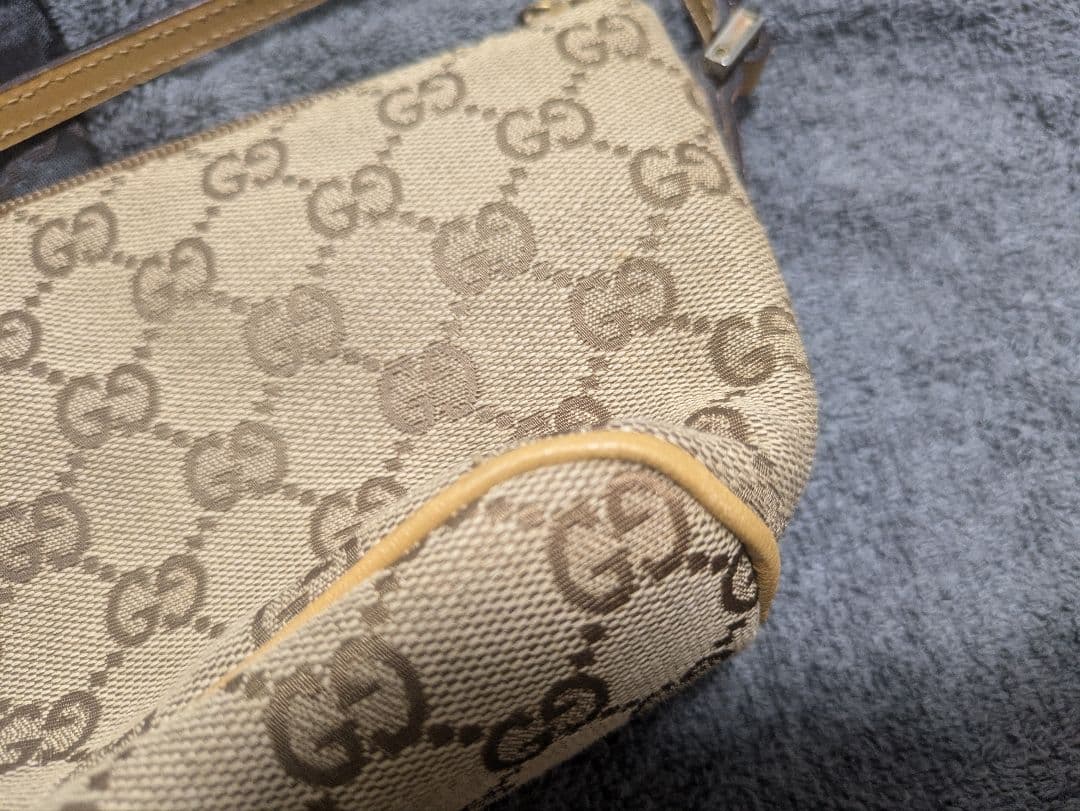 GUCCI アクセサリーポーチ　GG柄　バッグ