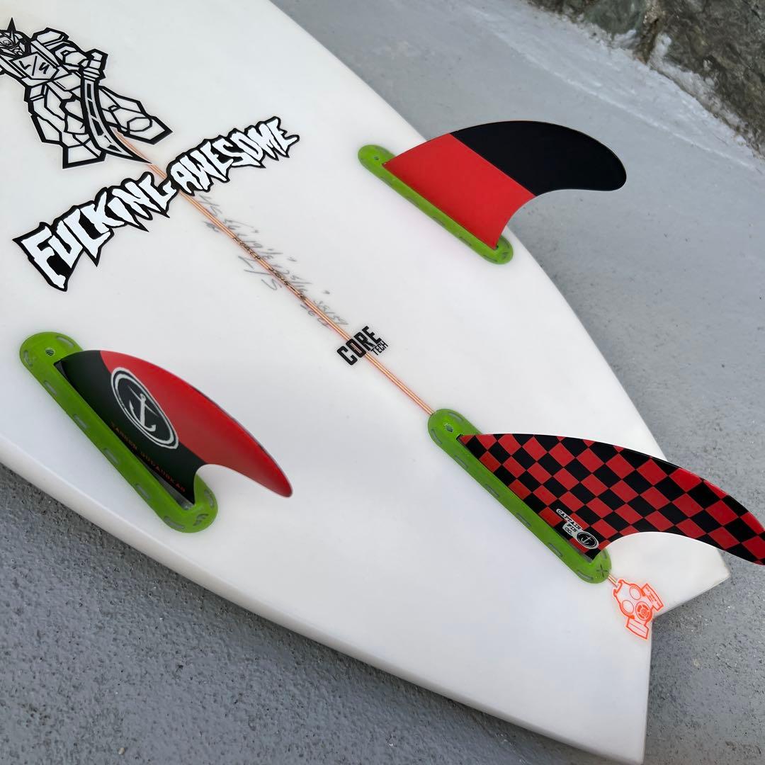 （フィン付き）ステイシーサーフボード　サーフボード　5.6 小波