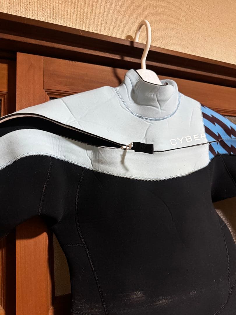 CYBER セミドライスーツ 黒/青