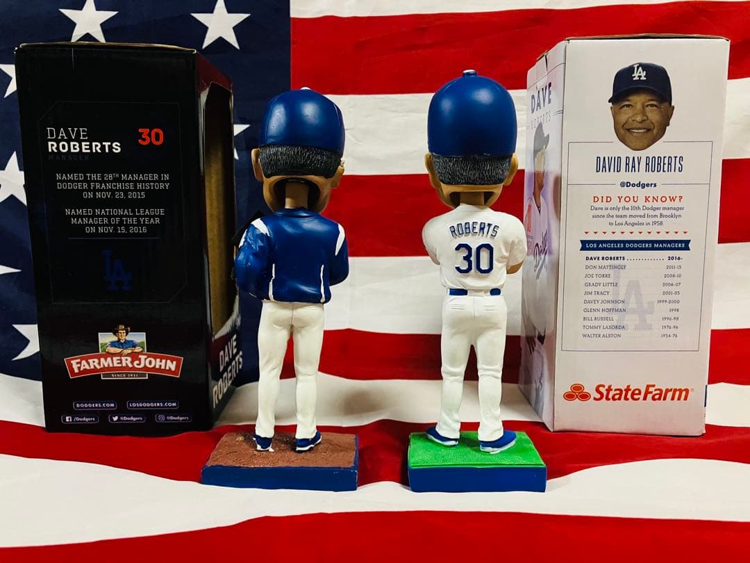 球場配布 デーブロバーツ ボブルヘッド ドジャース　優勝　おめでとう 2体