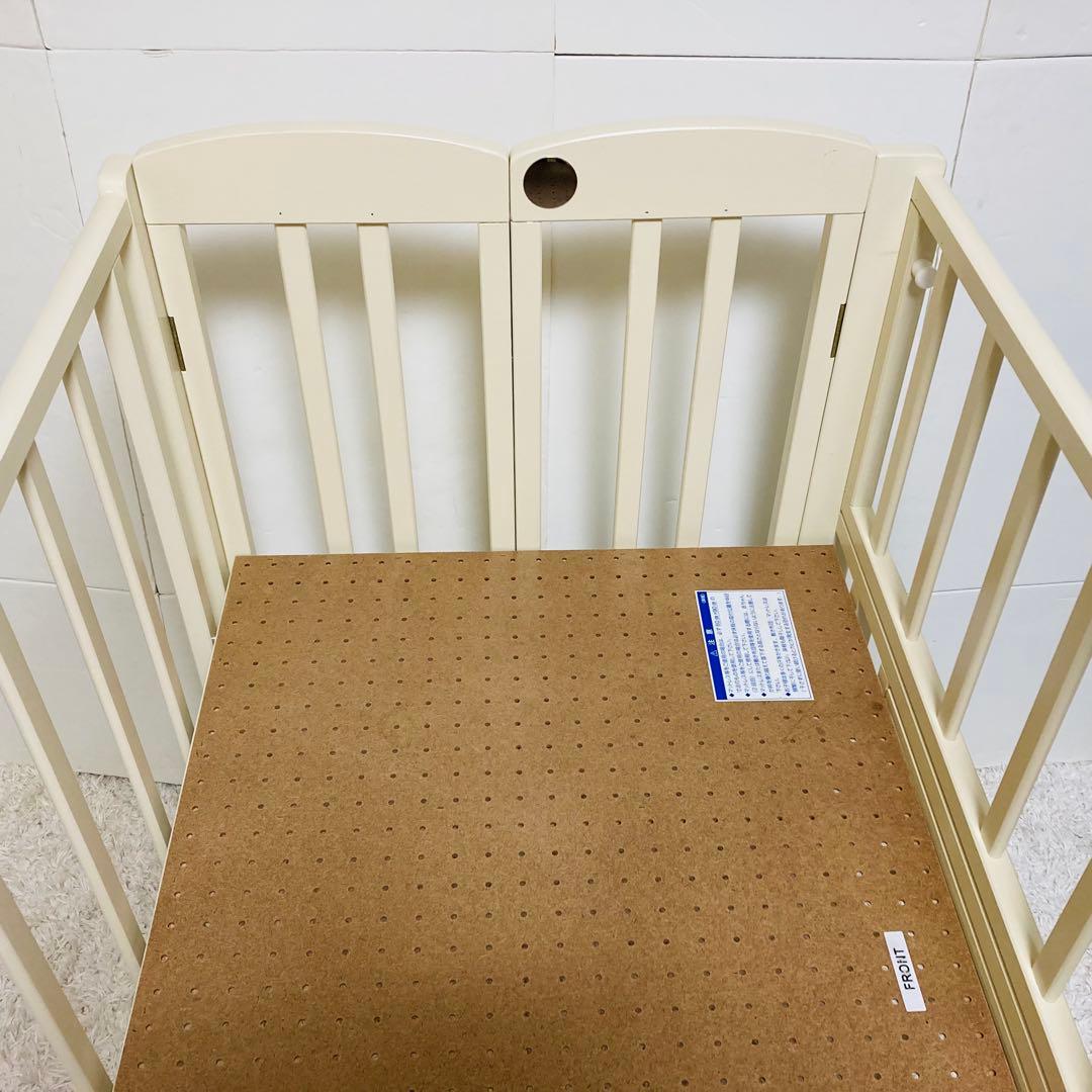 【美品】カトージ ベビーベッド ミニサイズ 折り畳み式　キャスター付き