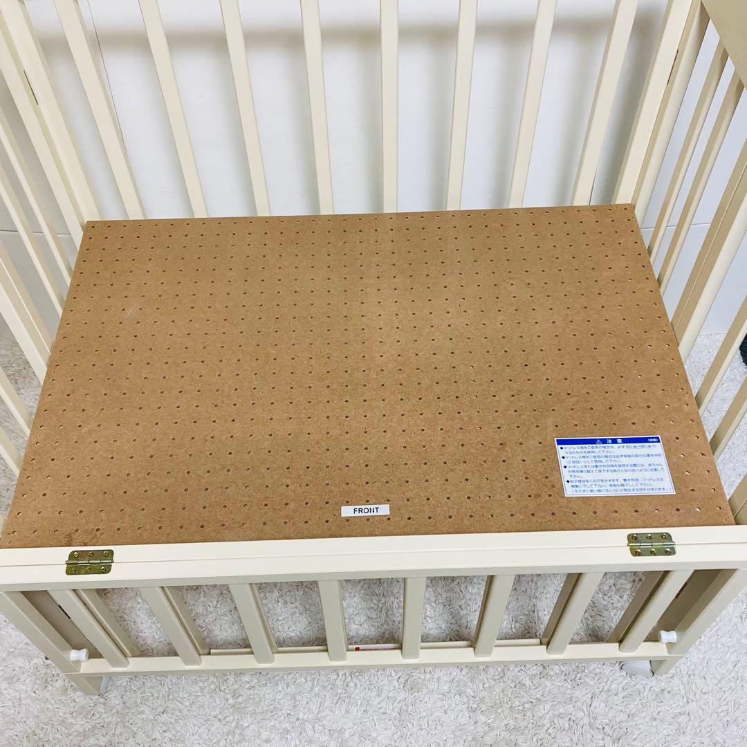 【美品】カトージ ベビーベッド ミニサイズ 折り畳み式　キャスター付き