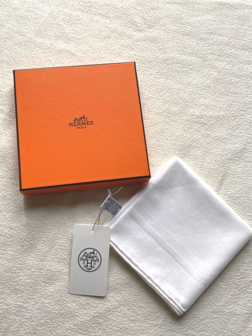 未使用タグ付　エルメス　ハンカチーフ　シャカード　Hレリーフ　ホワイト