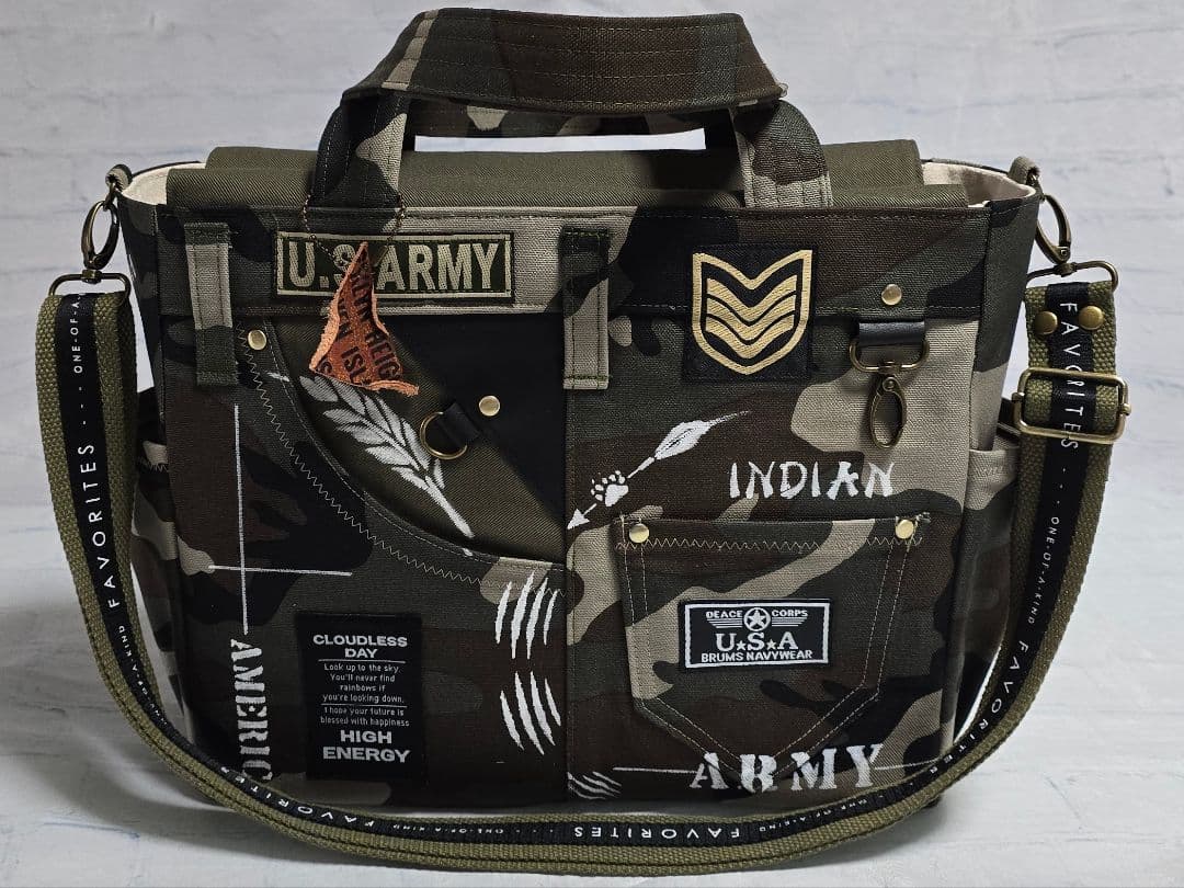 大きめデニムリメイクバッグ ファスナー ＆サコッシュ ＆底板 ＆ストラップ付き