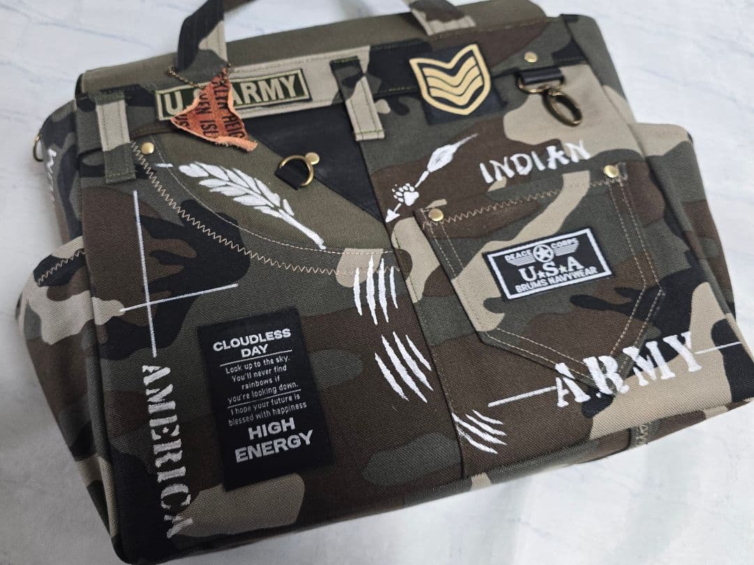 大きめデニムリメイクバッグ ファスナー ＆サコッシュ ＆底板 ＆ストラップ付き