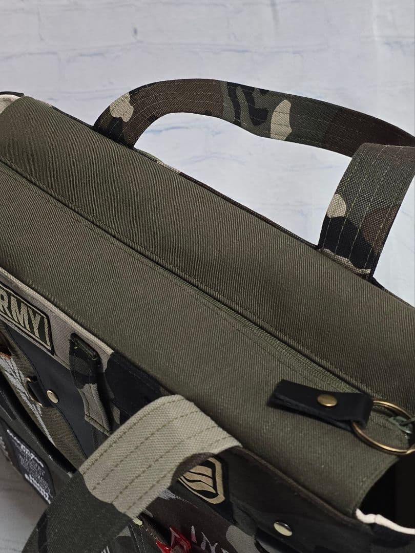 大きめデニムリメイクバッグ ファスナー ＆サコッシュ ＆底板 ＆ストラップ付き