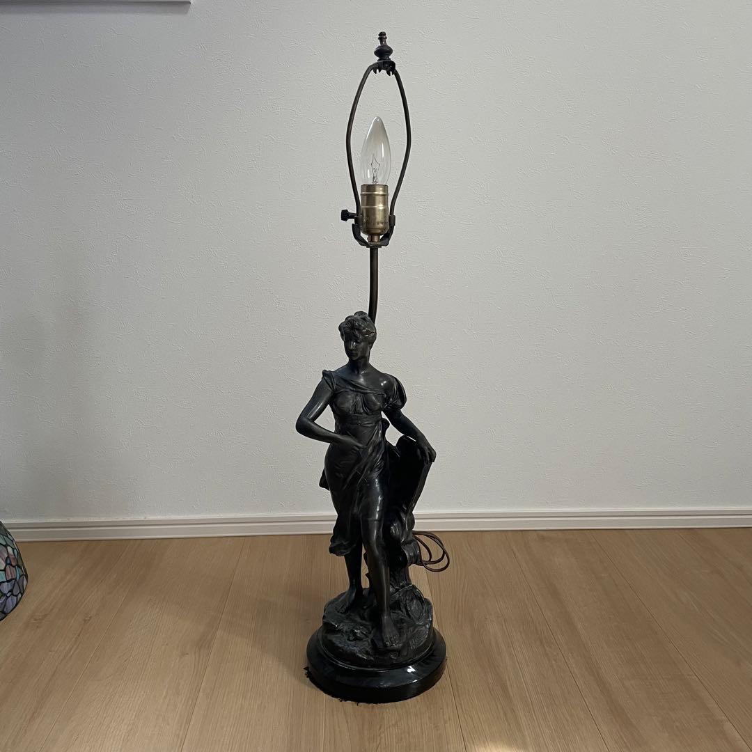 芸術美！　アンティーク スタンドランプ ステンドグラス シェード　ブロンズ像