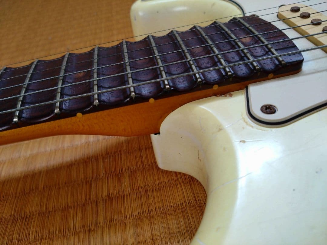 価格交渉ご自由に!ストラトキャスター　レリック　ホワイト