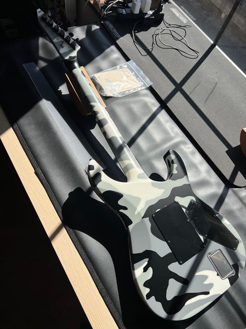 ギター E-II M-II NECK THRU Urban Camo L/H LEFTY