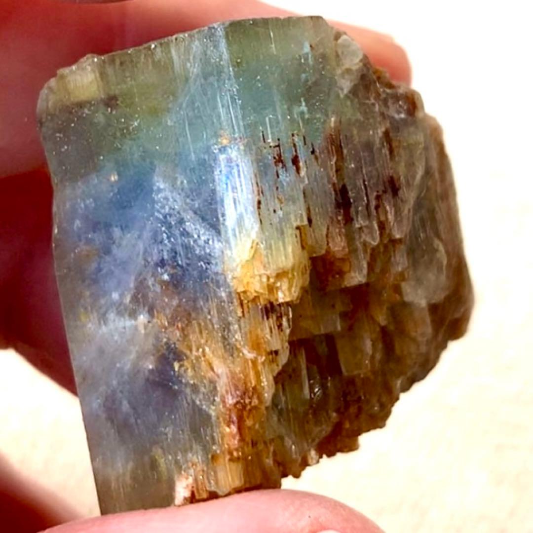 バイカラーベリル原石12/迫力ある結晶