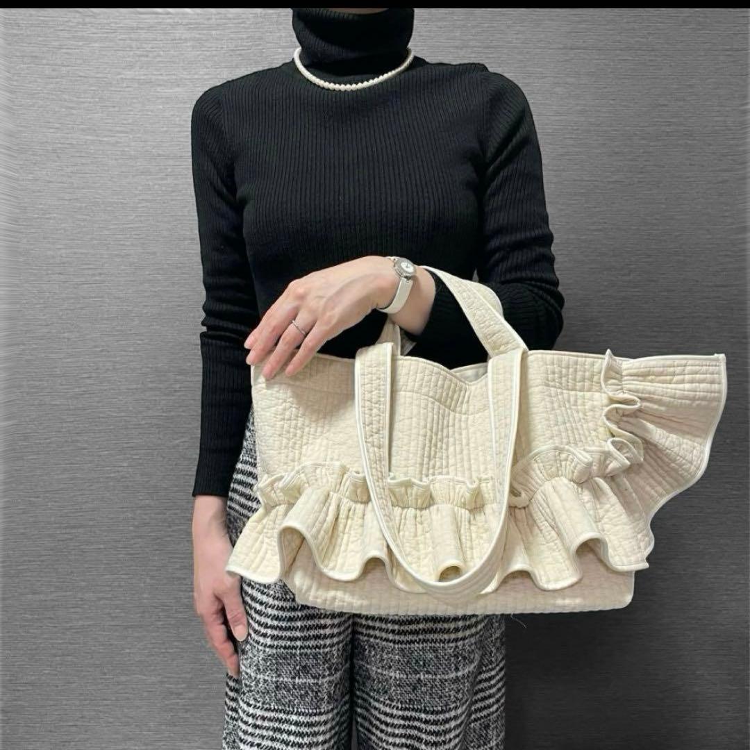 新作♡フリルギャザー　ヌビバッグ　オフホワイト×ブラック　パール　底板マグネット