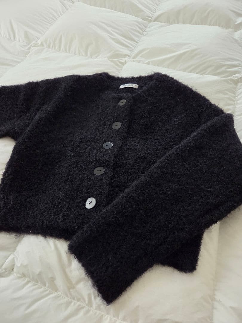 ウールブレンド ブークレ クルーネックカーディガン ブラック