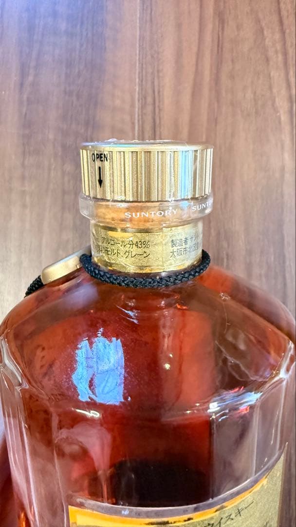 SUNTORY 響　ゴールドキャップ、裏ゴールドラベル