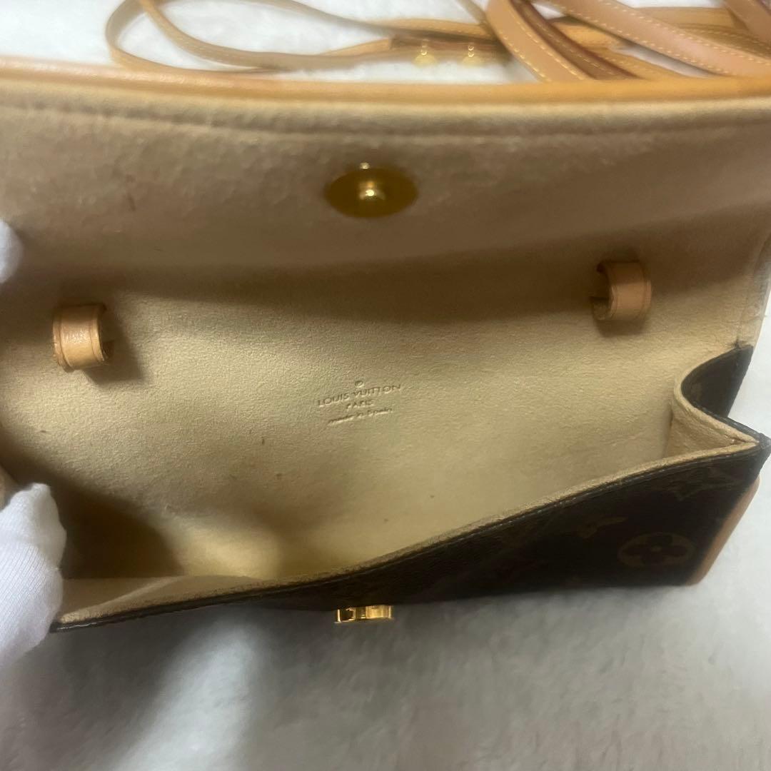 LOUIS VUITTON ルイヴィトン　モノグラム　ショルダー　ポーチ