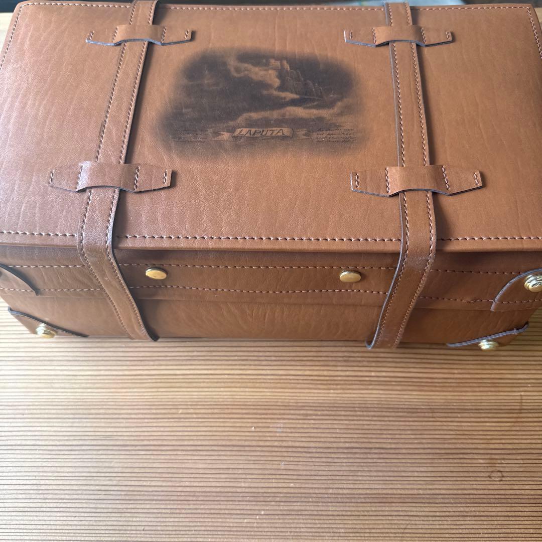 ラピュタトランク クラシックなブラウンレザーケース
