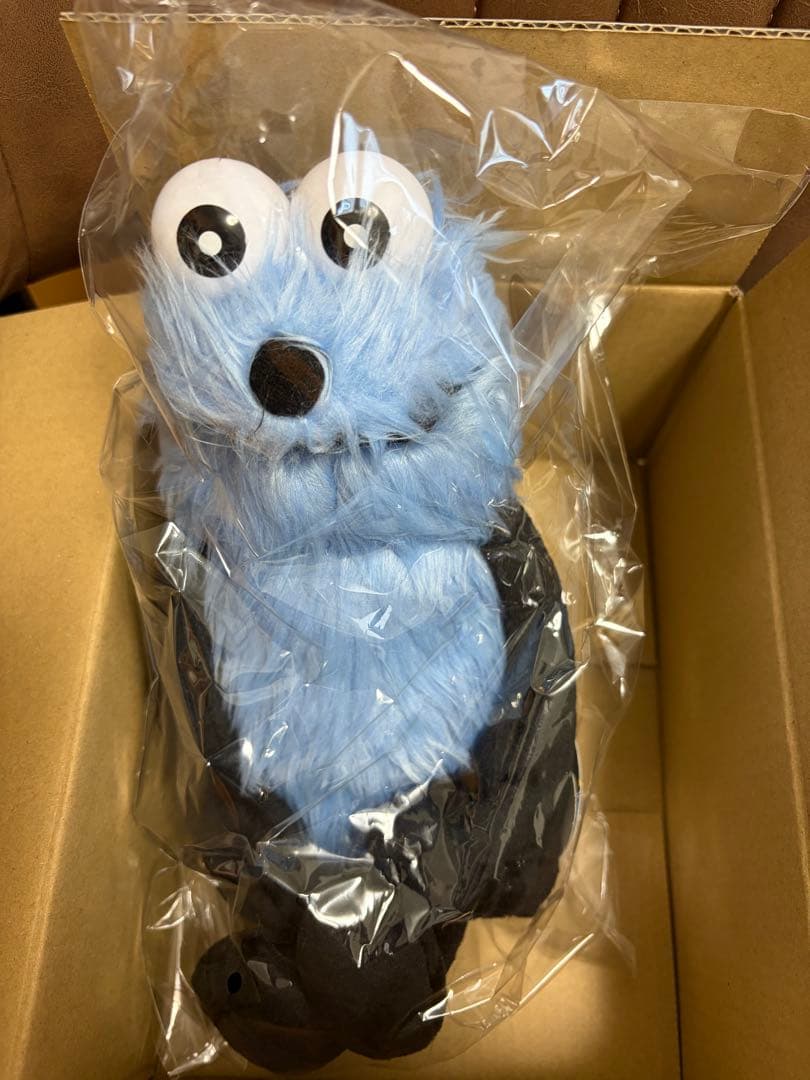 ①パペットスンスン ぬいぐるみ (新品未開封)、②リール付マスコット(新品)