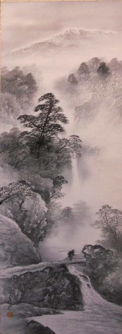 掛け軸 春光 水墨山水 絹本 希少 軸装 茶道具 掛軸 美品 です。