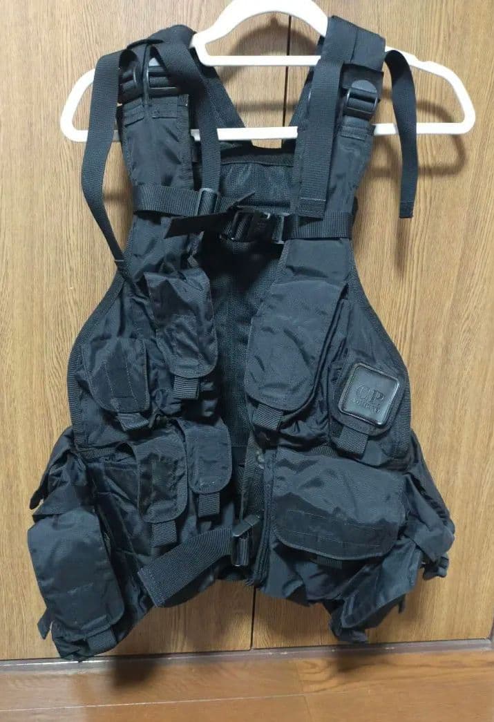 CP COMPANY タクティカルベスト 多機能　多目的　ミリタリー　アウトドア