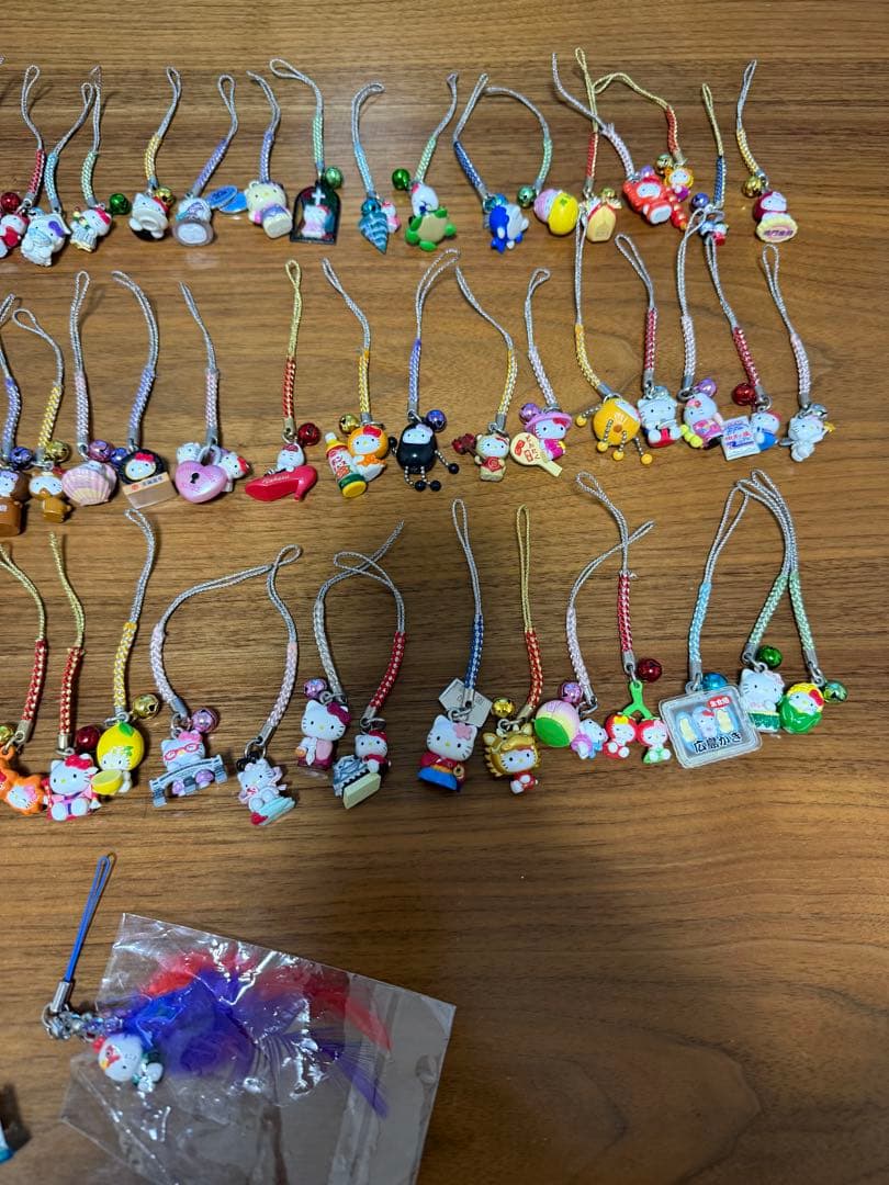 ハローキティ　根付け　66個