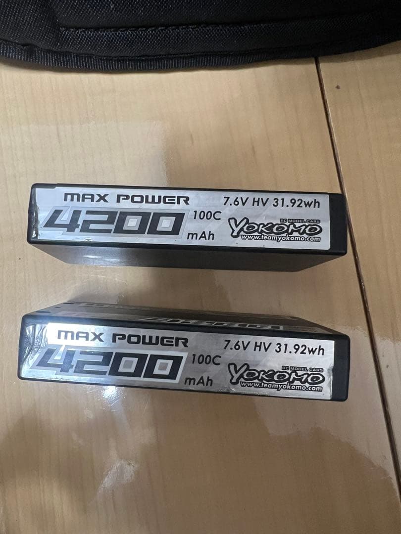 ヨコモ　リポバッテリー　ケース付き