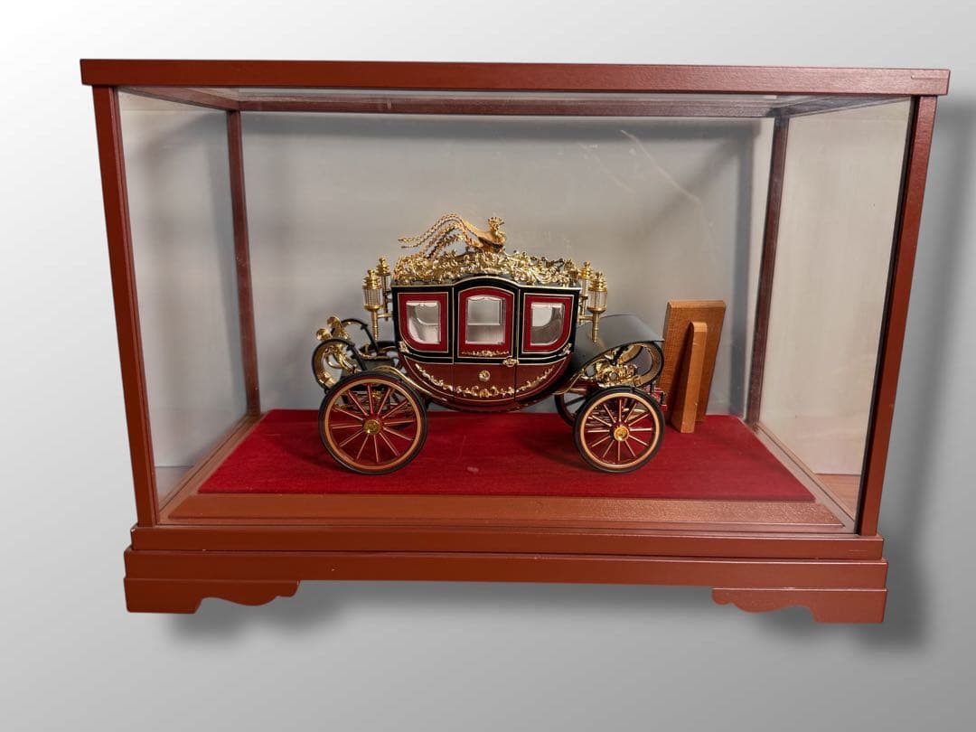 #天皇陛下の御料馬車 御料儀装車一号 模型 ガラスケース付き
