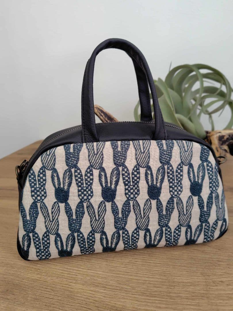 ミナペルホネン/pomppiaポンピアベージュ/ラウンドボストンブラック本革