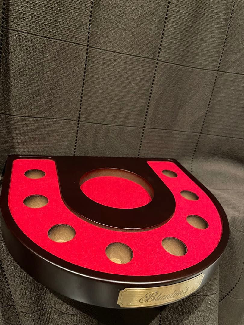 Blanton's ウイスキー用ディスプレイスタンド