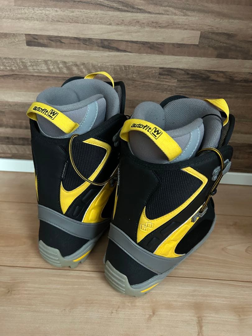 SALOMON Kiana 女性用スノーボードブーツ