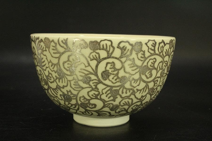 【美品】茶道具 清水焼 粟田窯 茶碗 金彩金葵紋 岡田暁山 共布(メ1176)