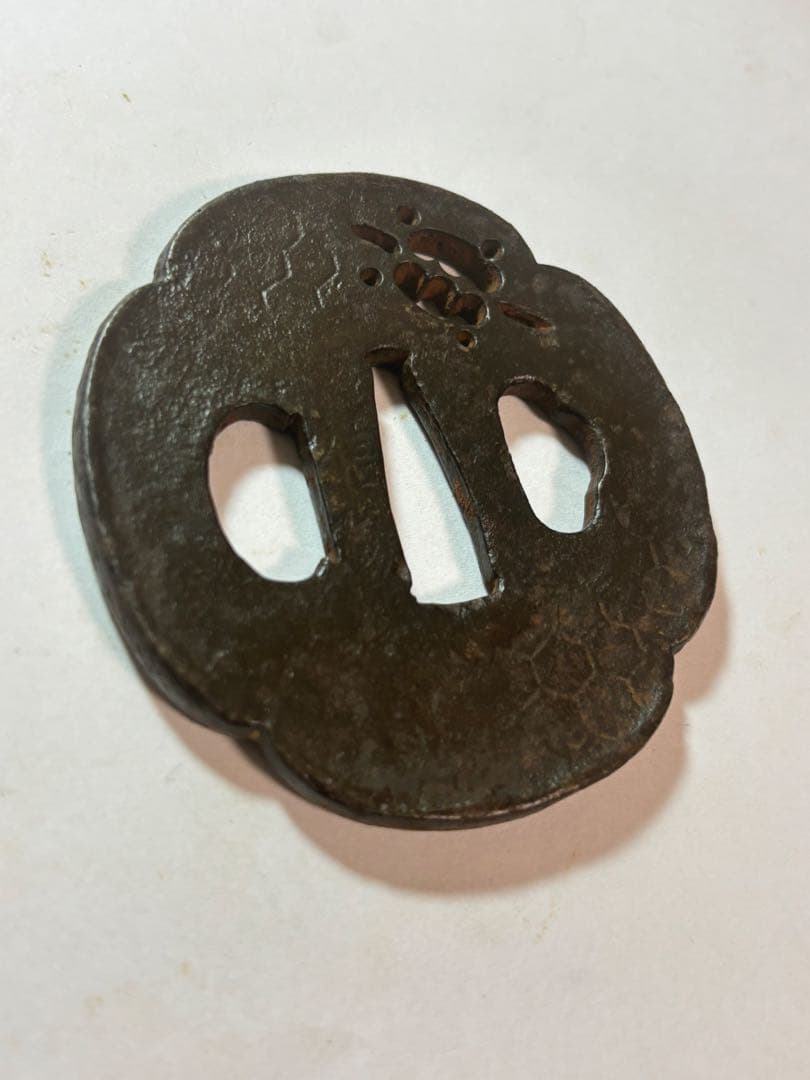 鐔鍔つば　信家　在銘　可愛い　亀透かし　カメ　鉄地　江戸時代