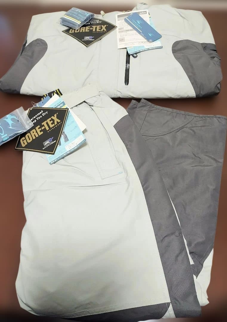 ダイワ アクオリア GORE-TEX 防寒上下 新品