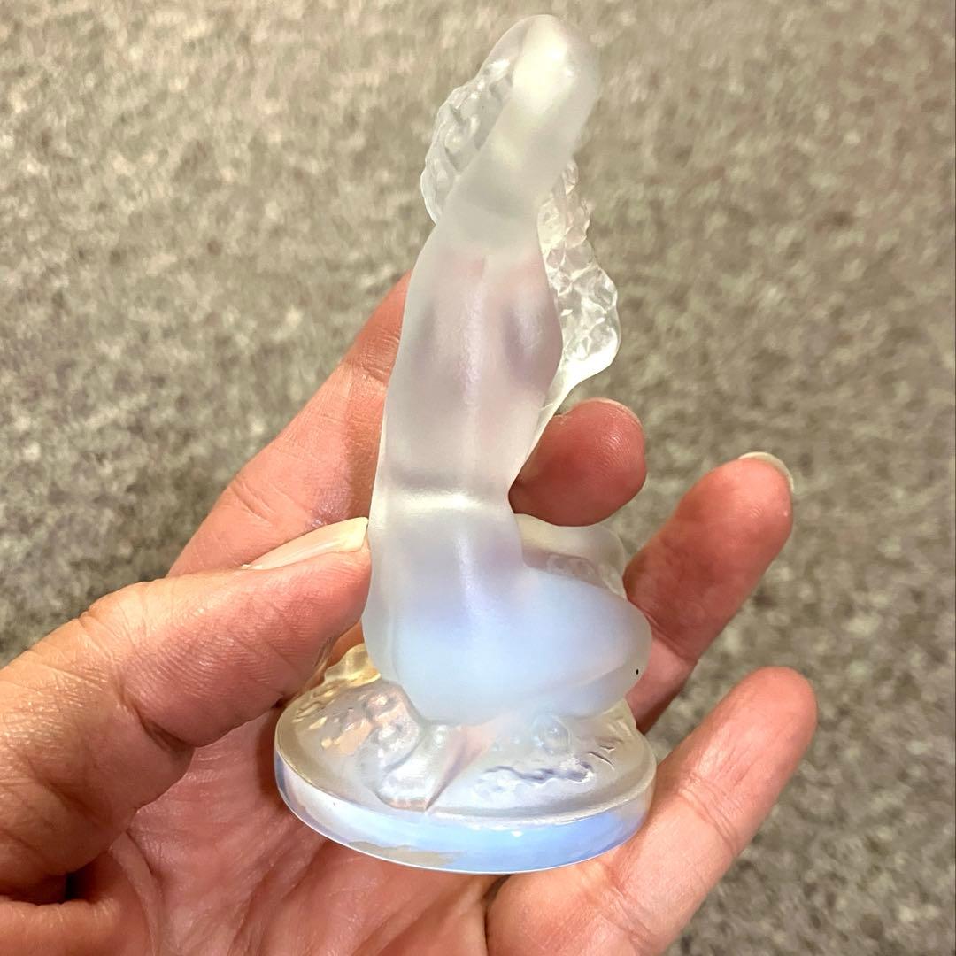 ルネ・ラリック フロレアル ライラックオパールセントガラス 「髪を撫でる裸婦像」