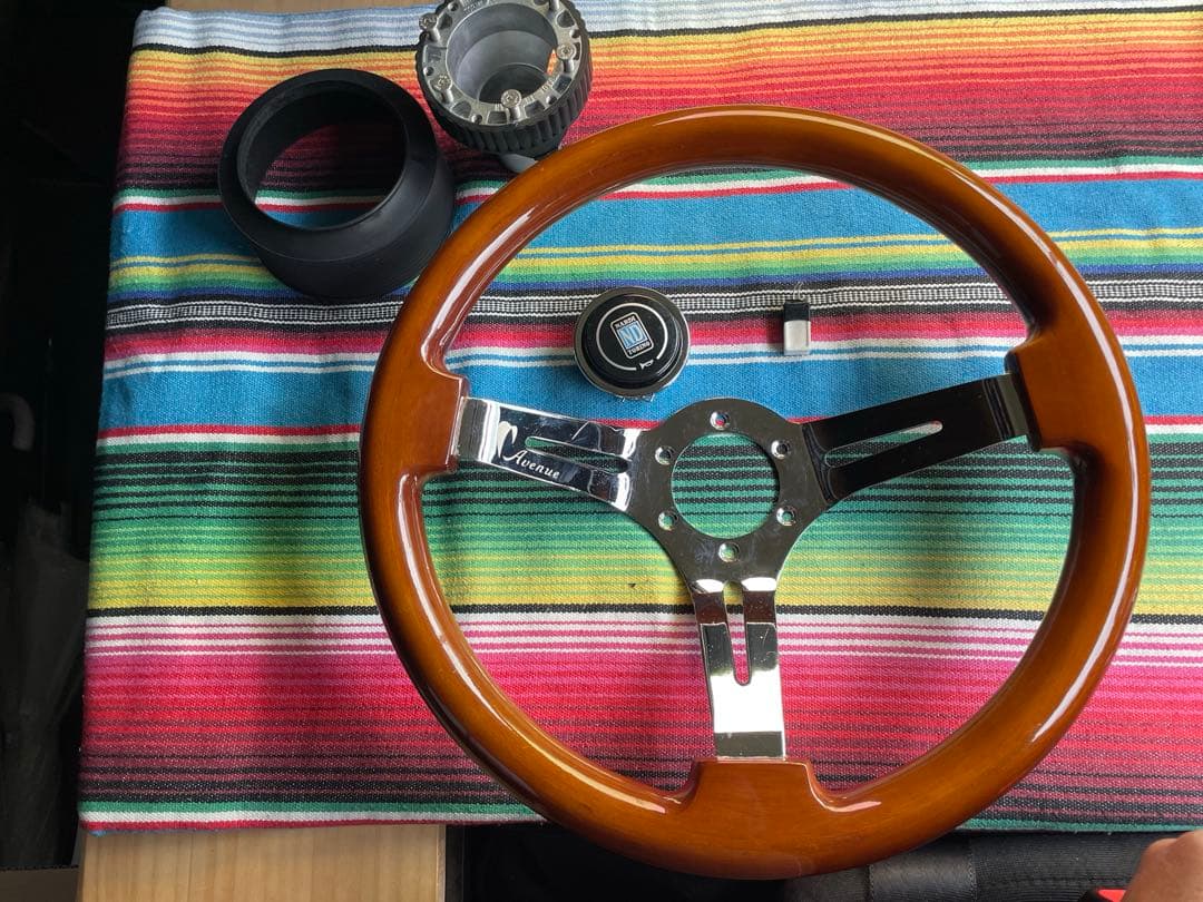 アベニューAvenue ステアリング　ハイエース200系