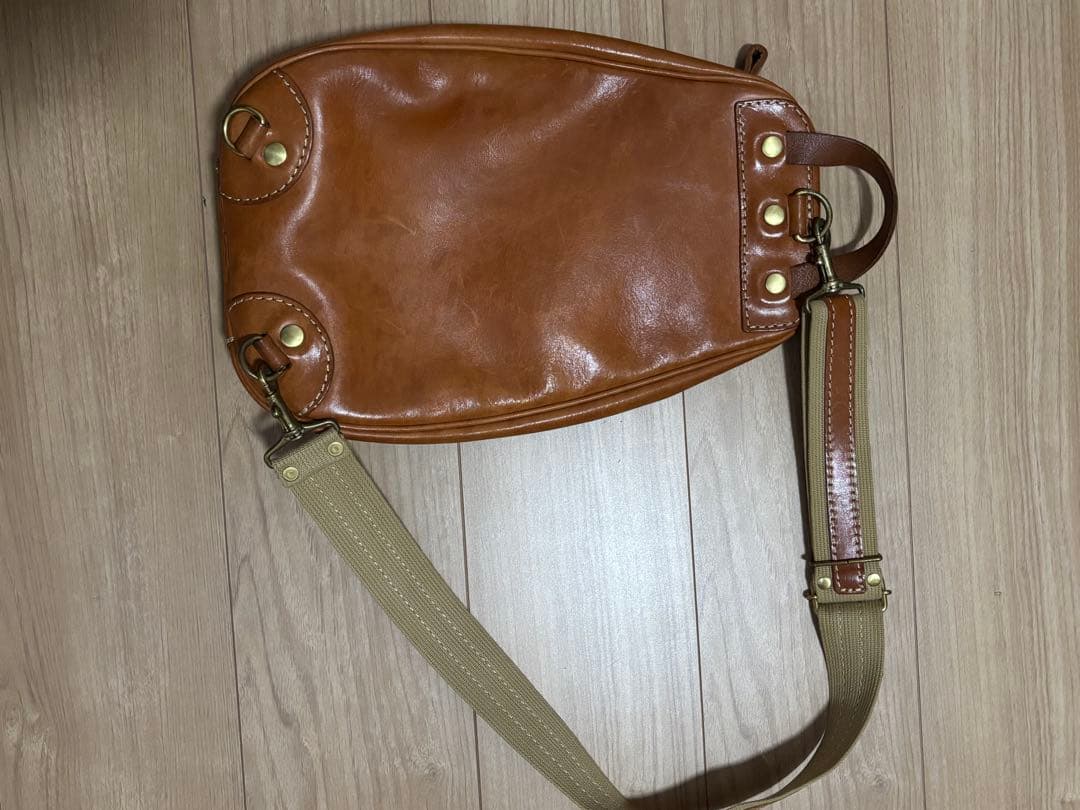 さらに値下！HERZトリプルファスナーボディバッグF-3