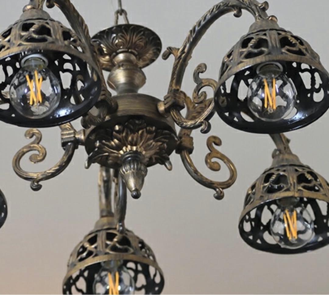 ジョグジャ　Jogjakarta ５灯シャンデリア