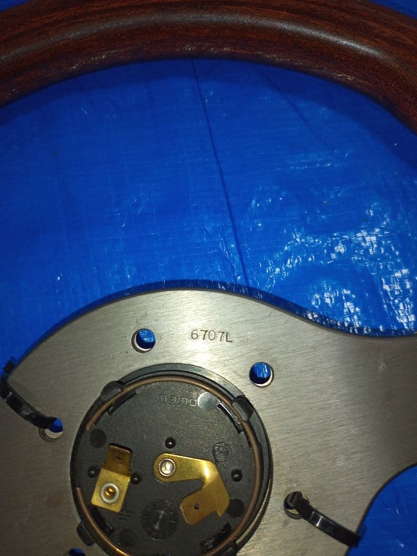 MOMO スポーツステアリング