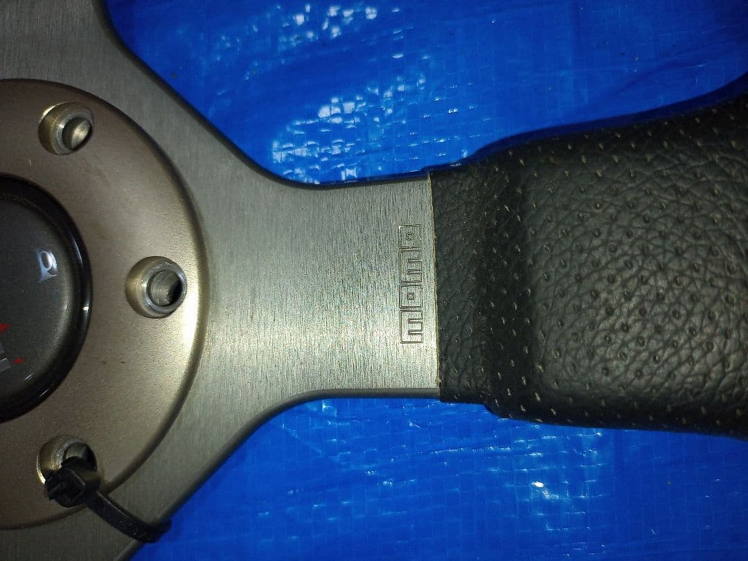 MOMO スポーツステアリング