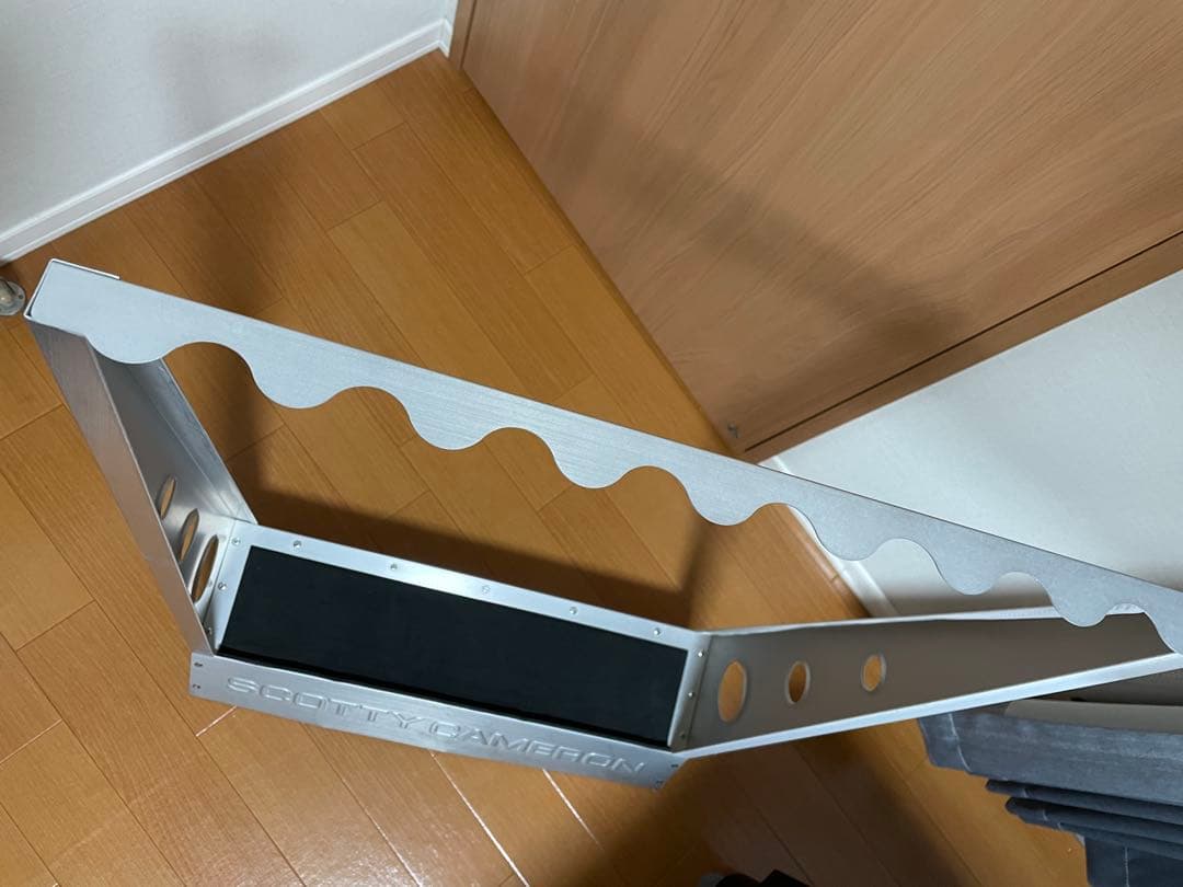 SCOTTY CAMERON フリースタンディングパターディスプレイ