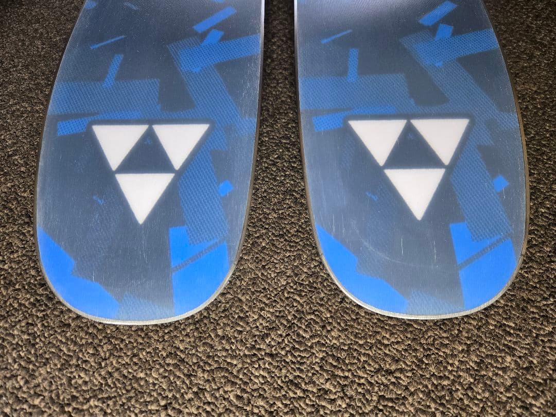 新品同様FISCHER NIGHTSTICK 97 170cm金具付24-25型