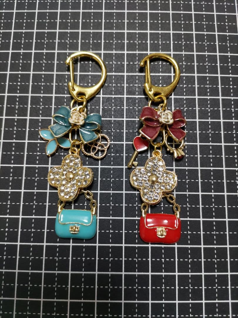 ハンドメイドチャーム　キーホルダー　キラキラカメリア　黒系　他おまとめ