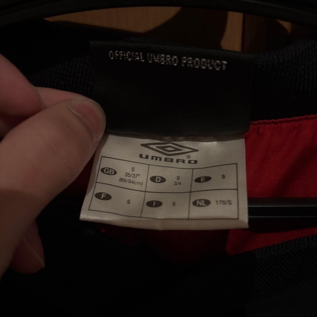 Umbro イングランド代表 ピステ・ウィンドブレーカー S 黒/赤