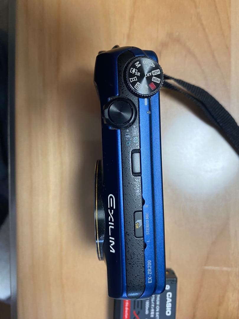 デジタルカメラ CASIO EXILIM EX-ZR200