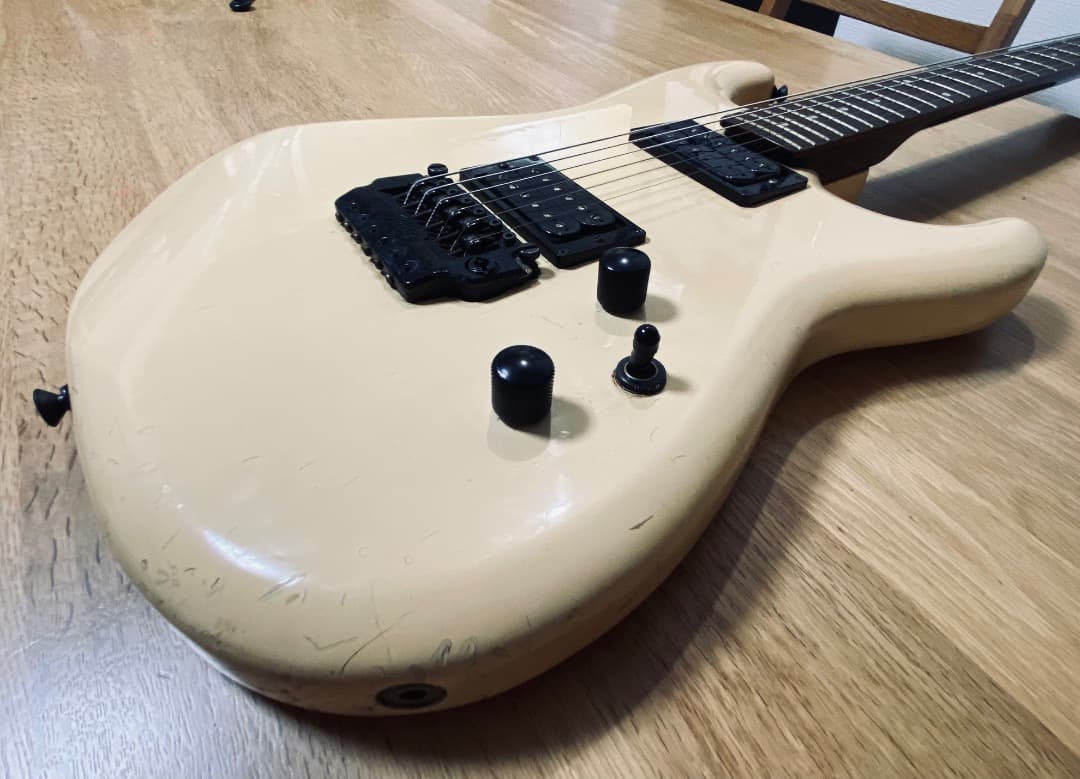 JUNK-FENDER HH E SERIAL 年1986