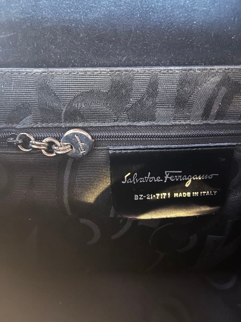 フェラガモ　ブラックレザー バッグ　［最終価格］