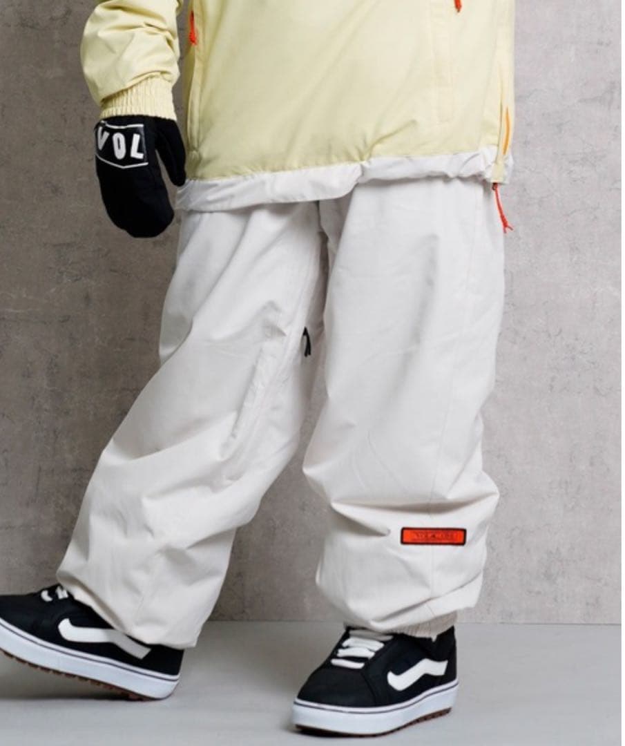 VOLCOM スノーボードウェア パンツ　白