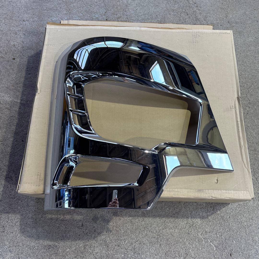 三菱ふそう純正　17 スーパーグレート　ハイキャブ　右バンパー　メッキ