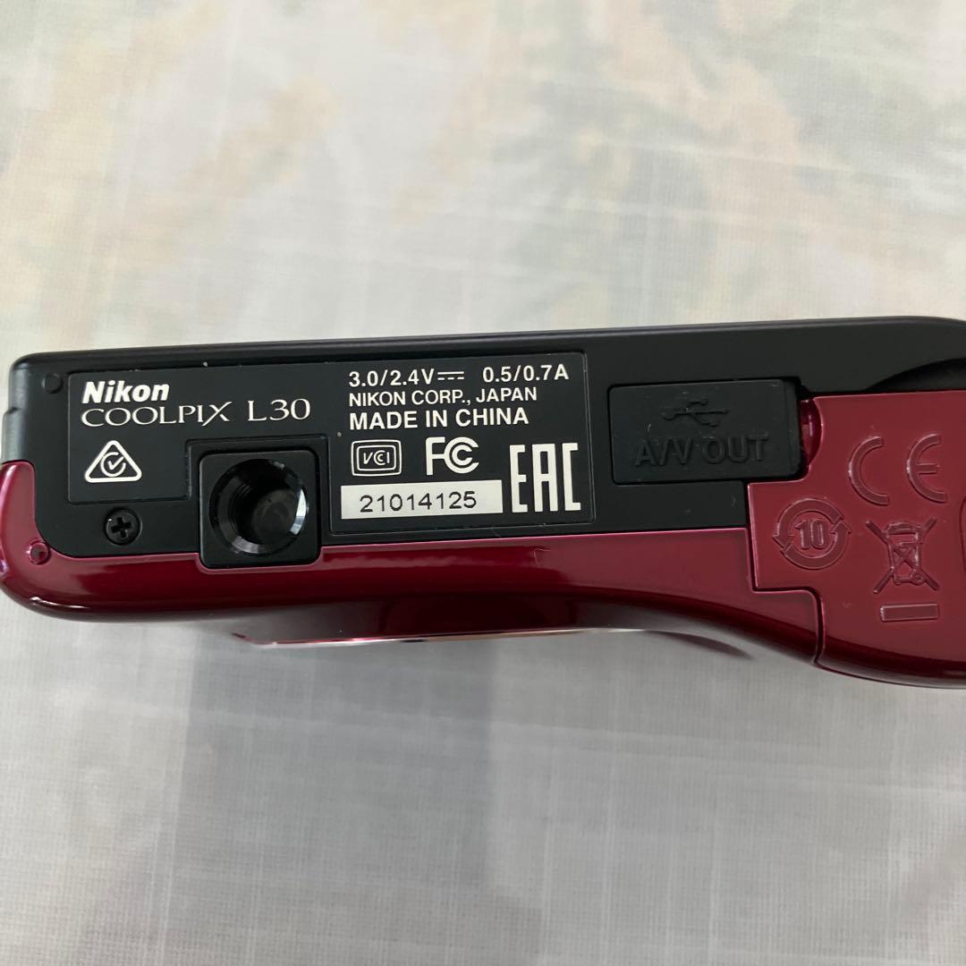 Nikon COOLPIX 赤 5倍光学ズーム