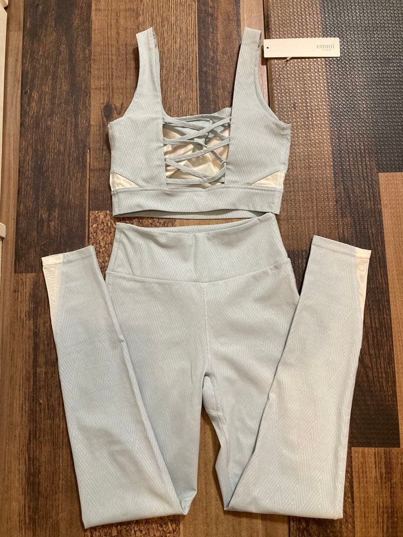 極美　emmi yoga エミヨガ　ヨガウェア　シンプル　速乾機能　S